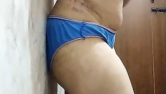 Compañero De Clase Indio Desi Recibe Un Masaje Sensual De Un Amigo Más Joven