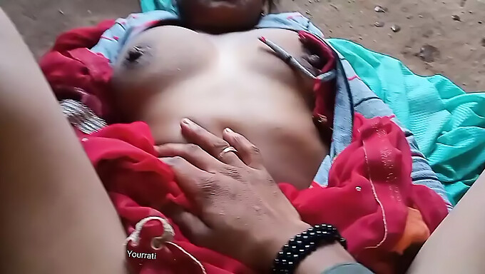 Pasangan India mengeksplorasi kedalaman seks hardcore dengan pantat besar