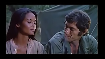 Sizzling Scene Uit Een Klassieke Thrillerfilm Met Vintage Sterren En Jungle Setting