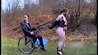 Ponygirl Bdsm Tunduk Kepada Dominatrix Mereka