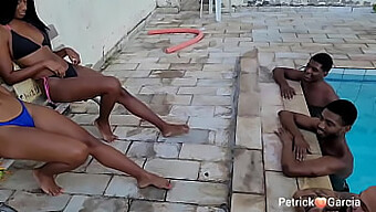 Casal Bissexual Quente Trocando Por Uma Orgia Selvagem