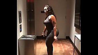 African Queen'S Booty Takes Center Stage At Hotel