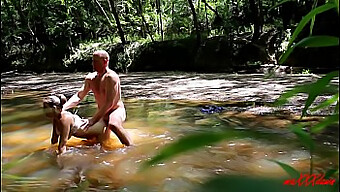 Vonkajšie Stretnutie S Zrelou Ženou V Lake Houston Park