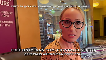 Dirty Talk And Deep Throat With A Cougar Stepmom In Vegas