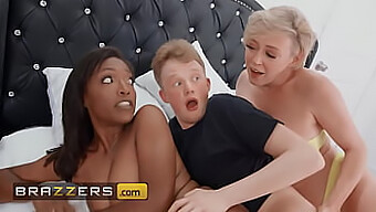 Dee Williams Ha Una Scena Segreta Bollente Con Jimmy Michaels Prima Che La Sua Figliastra Arrivi Per Un Trio - Brazzers