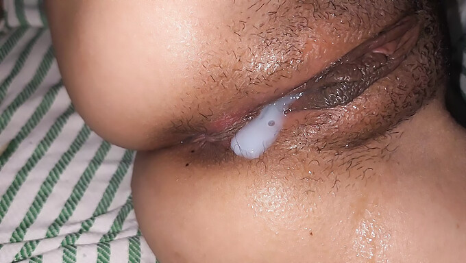 Wet and wild: Guy ejaculates in wife's pussy