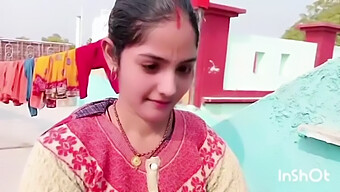 La Giovane Ragazza Indiana Reshma Bhabhi Si Concede Piaceri Bisessuali