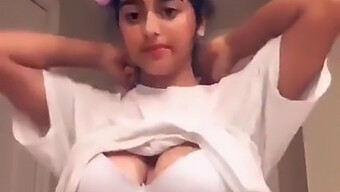 A Stunning Latina Beauty In An Amazing Video