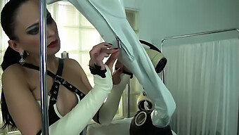 Erkunde Die Welt Des Bdsm Mit Deutscher Femdom In High Heels