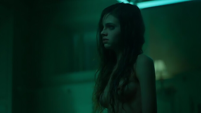 สาวมหาลัย India Eisley ได้รับความสุขเป็นสองเท่าในวิดีโอ HD