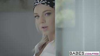 Čierne a blondínky zapália vášeň s Stallion a Tiffany Watson v POV videu